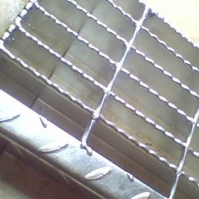 钢格栅平台踏步重型插接钢格板厂家 复合镀锌防滑齿型钢格板现货