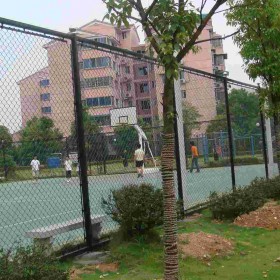 厂家供应体育场围栏网球场围栏网浸塑绿色勾花网