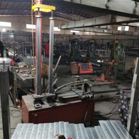 碧桂园自动立柱底板焊机-红九州护栏配件