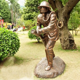宁波城市园林仿铜消防员雕塑 户外人物摆件