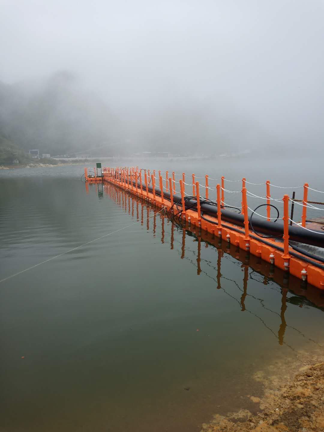供应抽水浮台浮筒码头组合式浮筒水上平台跨水浮桥水上长廊