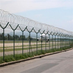 生产各式飞机场护栏网，刺绳隔离栅，刀刺防护网，Y型安全防御网