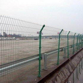 绿色浸塑防锈美观护栏网 双边丝隔离栅 无边框网栅 价格便宜