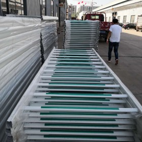 生产PVC材质市政护栏 喷塑防腐耐用美观 道路防护栅