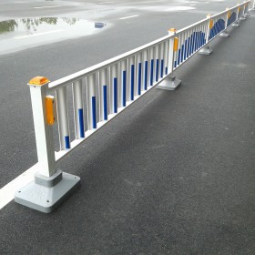 厂家现货市政护栏 按图定制各式PVC护栏 锌钢护栏防腐防锈