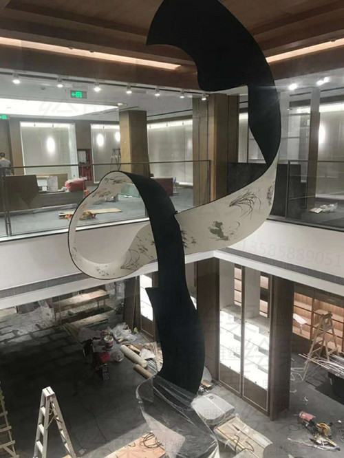 金山书店内厅 薄钢板彩绘雕塑 悬挂旋转装置