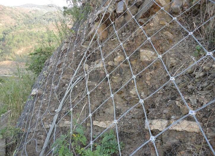 边坡防护网在山体防护上的应用优势