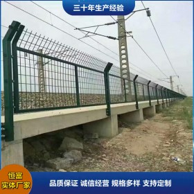 厂家供应云南护栏网绿色双边丝护栏高速公路护栏网三角折弯护栏
