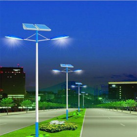郑州太阳能路灯灯杆   郑州太阳能一体化路灯