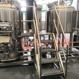 200升自酿啤酒设备酒吧啤酒屋实用全自动啤酒生产行业十强设备