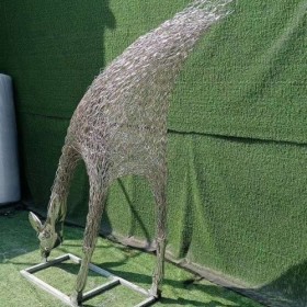 苏州钢丝编织抽象鹿雕塑 不锈钢无角鹿园林景观定制